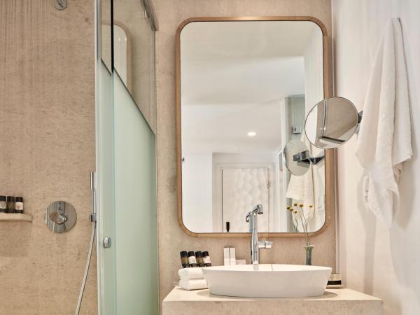 Myconian Kyma, a Member of Design Hotels : photo 2 de la chambre chambre de luxe apollon - vue sur jardin