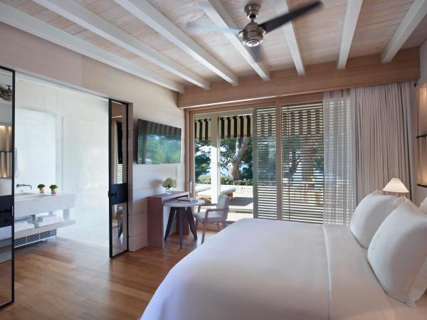 Four Seasons Astir Palace Hotel Athens : photo 3 de la chambre bungalow avec lit king-size - vue sur mer