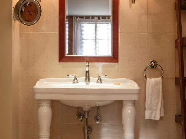 Hotel Nelligan : photo 9 de la chambre chambre lit king-size supérieure