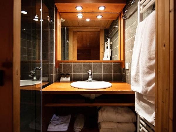La Savoyarde : photo 3 de la chambre chambre double ou lits jumeaux avec douche