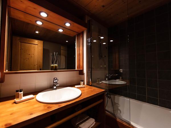 La Savoyarde : photo 4 de la chambre chambre triple avec baignoire - est