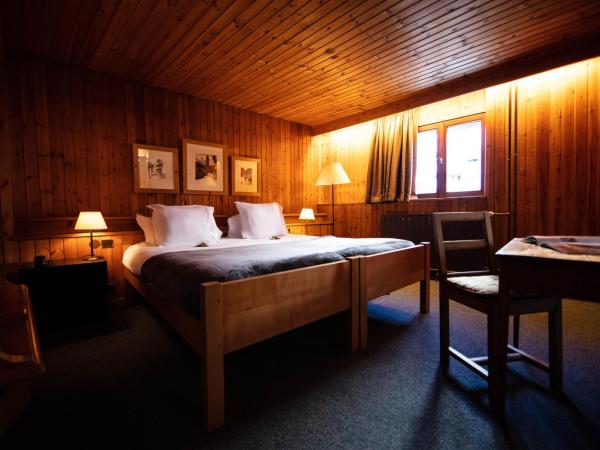 La Savoyarde : photo 1 de la chambre chambre double ou lits jumeaux avec baignoire - côté village