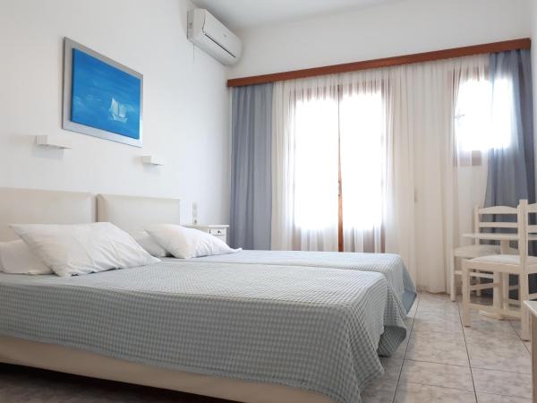 Hotel Charissi : photo 8 de la chambre chambre lits jumeaux - vue sur jardin