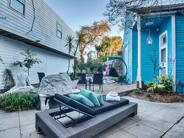 4 BR - Sleeps 8! Celebrity Villa Next to Frenchman St : photo 1 de la chambre villa