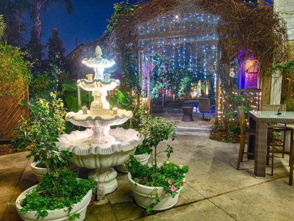 4 BR - Sleeps 8! Celebrity Villa Next to Frenchman St : photo 2 de la chambre villa