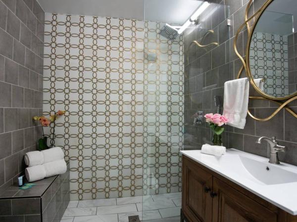 4 BR - Sleeps 8! Celebrity Villa Next to Frenchman St : photo 3 de la chambre villa