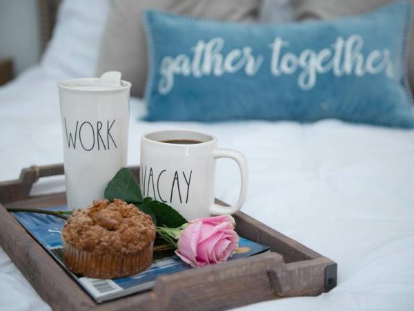 4 BR - Sleeps 8! Celebrity Villa Next to Frenchman St : photo 7 de la chambre villa