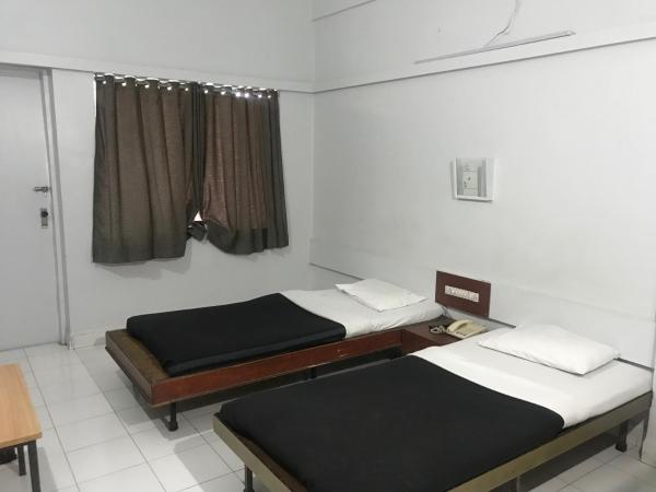 Maurya Residency : photo 6 de la chambre standard non ac room(indian nationals only)