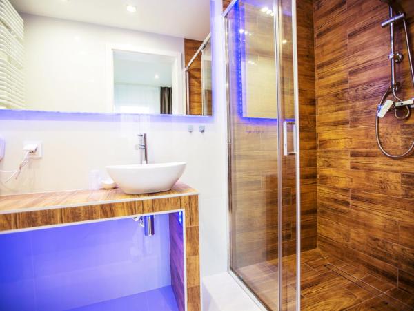 Adonis Apartments : photo 2 de la chambre chambre double Économique