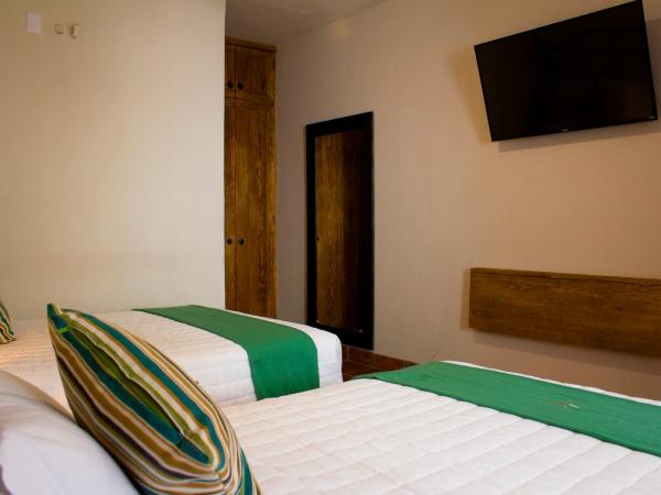 Puerta San Pedro : photo 10 de la chambre petite chambre lits jumeaux