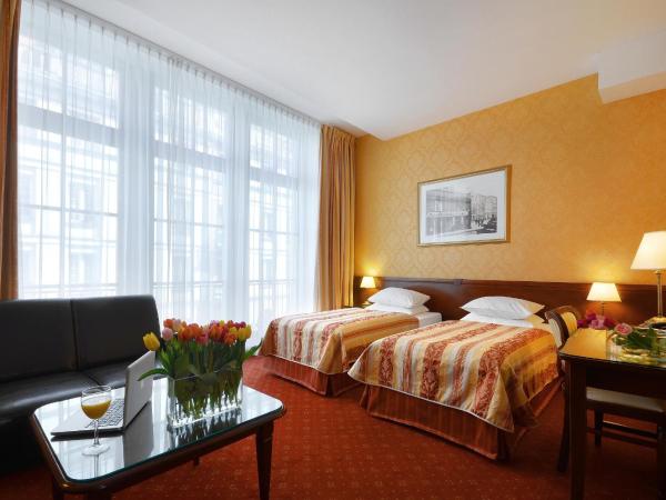Hotel Wolne Miasto Old Town Gdańsk : photo 1 de la chambre chambre deluxe double ou lits jumeaux