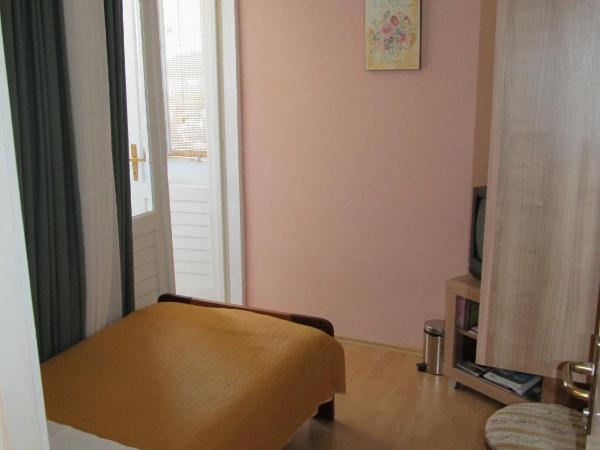 Sinistaj Rooms : photo 6 de la chambre chambre simple avec salle de bains commune et balcon