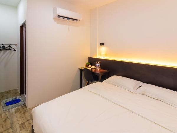 Tambun Warm Hotel : photo 1 de la chambre chambre lit queen-size supérieure sans fenêtre