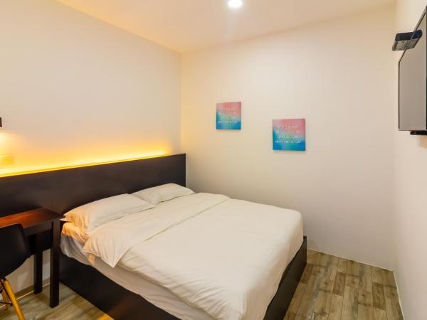 Tambun Warm Hotel : photo 2 de la chambre chambre lit queen-size supérieure sans fenêtre