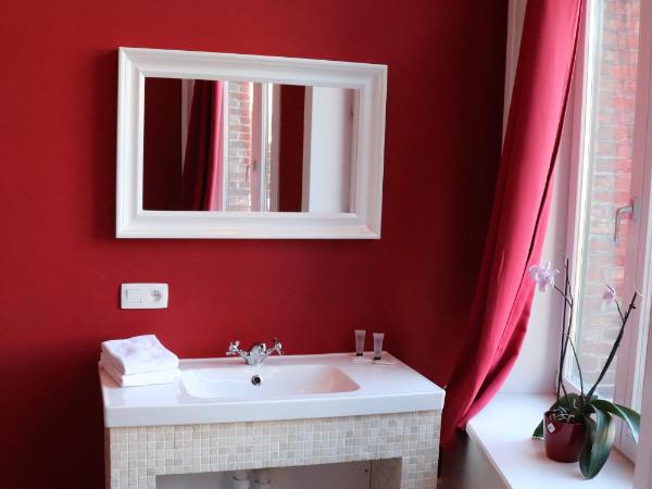 Hostel Lybeer Private Rooms just for two! : photo 3 de la chambre chambre double standard avec salle de bains commune