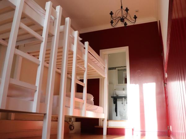 Hostel Lybeer Private Rooms just for two! : photo 2 de la chambre chambre quadruple avec salle de bains