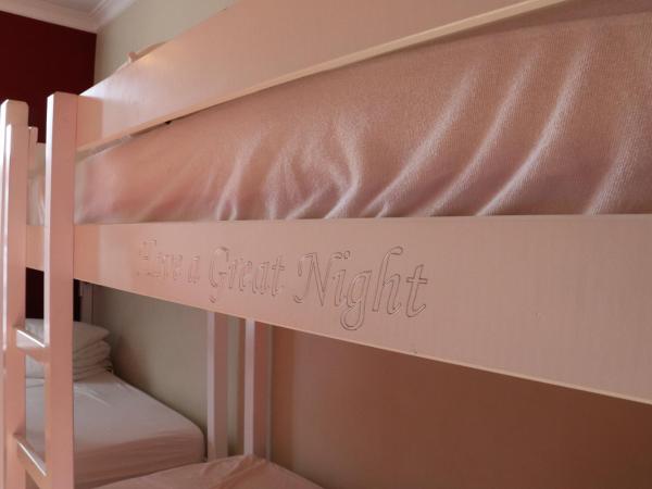 Hostel Lybeer Private Rooms just for two! : photo 4 de la chambre chambre quadruple avec salle de bains