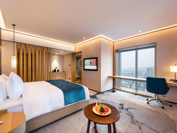 Mercure Chengdu Huapaifang : photo 1 de la chambre chambre lit king-size supérieure