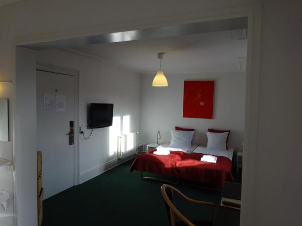 City Hotel Nebo : photo 2 de la chambre chambre quadruple Économique avec salle de bains commune