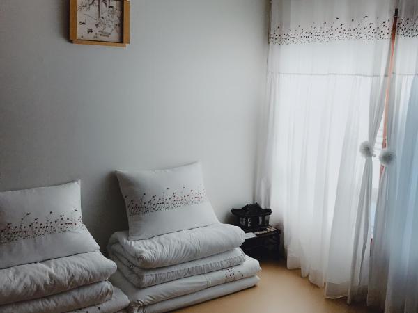 Hanok Guesthouse Suni : photo 3 de la chambre chambre double de style coréen avec salle de bains privative dans le jardin - 102