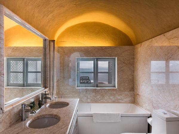 Armeni Luxury Villas : photo 4 de la chambre suite lune de miel avec bain à remous extérieur privatif