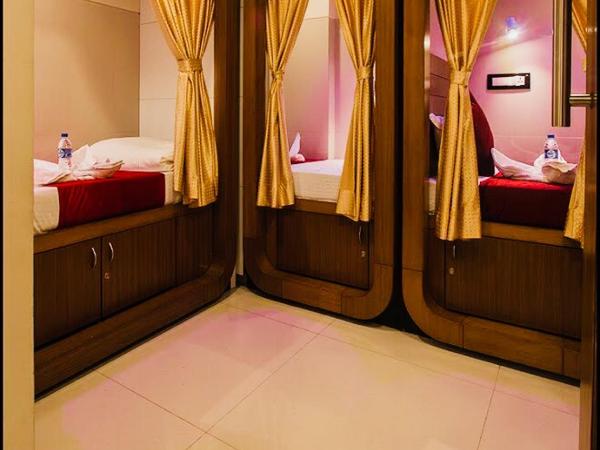 Qubestay Airport Capsule Hotel & Hostel : photo 3 de la chambre lit simple dans dortoir pour hommes