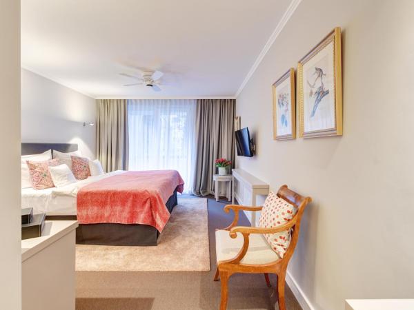 Hotel Admiral : photo 6 de la chambre chambre double supérieure avec balcon et vue sur le jardin