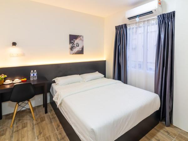 Tambun Warm Hotel : photo 2 de la chambre chambre lit queen-size supérieure avec fenêtre