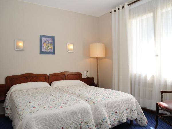 Grand Hôtel du Cours : photo 4 de la chambre chambre lits jumeaux avec baignoire