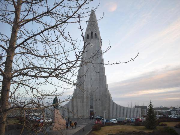 Hotel Leifur Eiriksson : photo 6 de la chambre chambre double avec vue sur l'Église