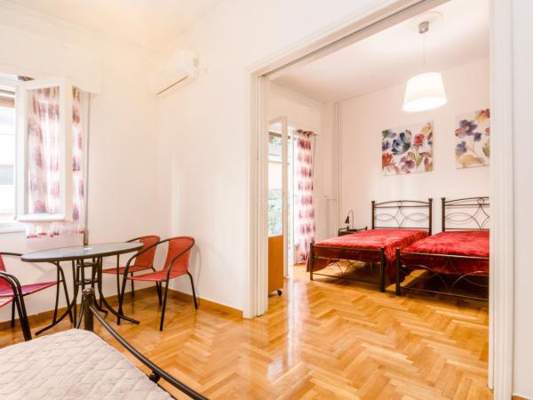 Petaluda House 3 : photo 2 de la chambre chambre quadruple avec salle de bains commune