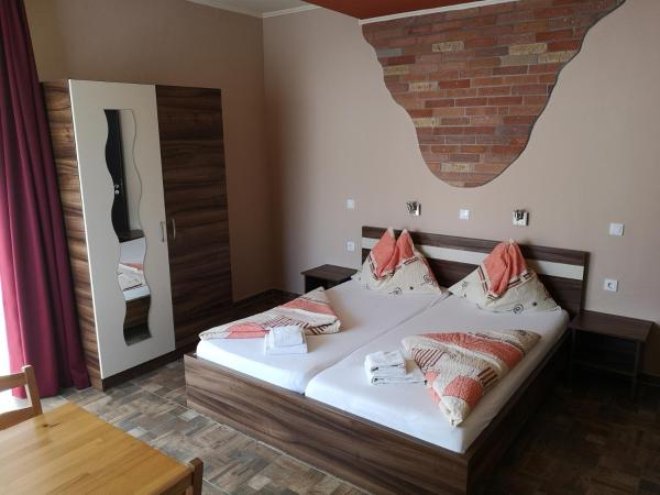 Borostyán Panzió Balatonfüred : photo 1 de la chambre appartement - vue sur jardin