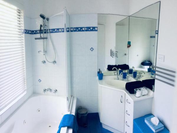 Byron Beach Cabin : photo 6 de la chambre cottage - vue sur jardin