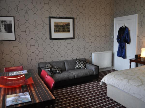 Aberley House : photo 6 de la chambre chambre lit king-size - vue sur mer