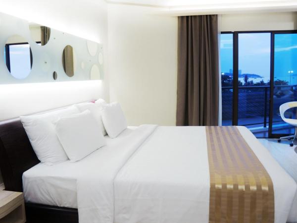 Pattaya Discovery Beach Hotel - SHA Extra Plus : photo 4 de la chambre chambre double premier - tour chic