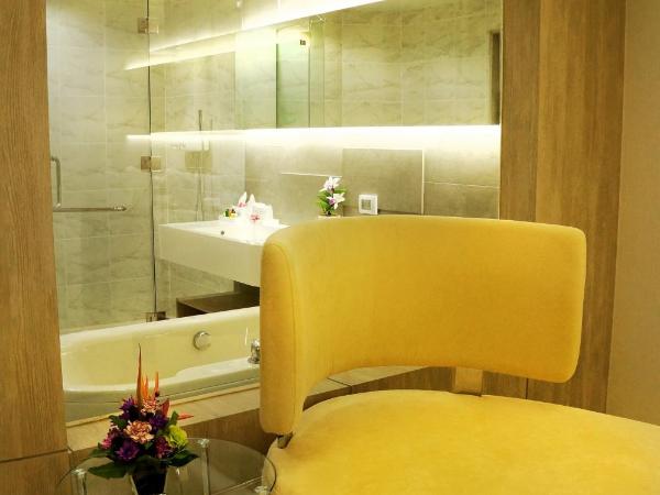 Pattaya Discovery Beach Hotel - SHA Extra Plus : photo 5 de la chambre chambre double premier - tour chic