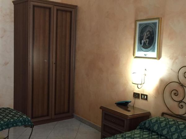 Hotel Centrale Europa : photo 1 de la chambre chambre triple