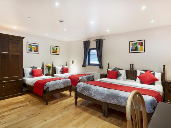 Conifers Guest House : photo 2 de la chambre chambre quadruple