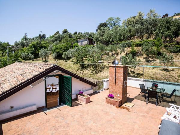Agriturismo Villa Lupara : photo 9 de la chambre chambre familiale - vue sur mer