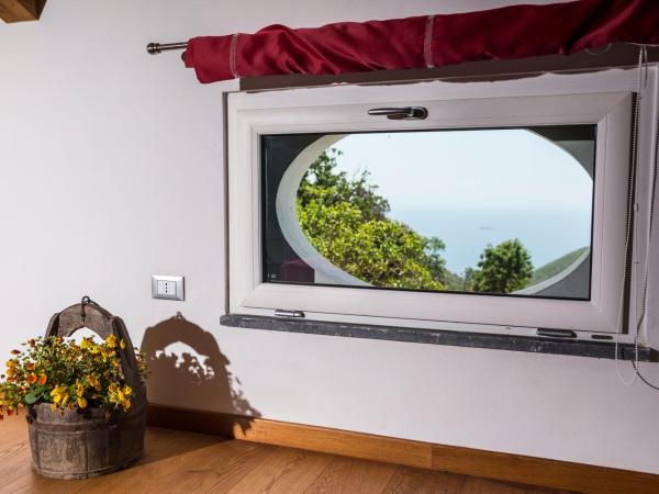 Agriturismo Villa Lupara : photo 3 de la chambre chambre familiale - vue sur mer