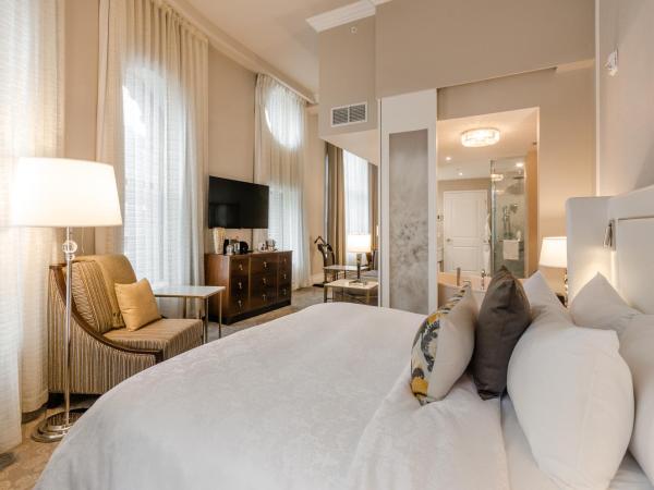 Hôtel Birks Montréal : photo 3 de la chambre hébergement avec 1 lit king-size - vue sur grand montréal