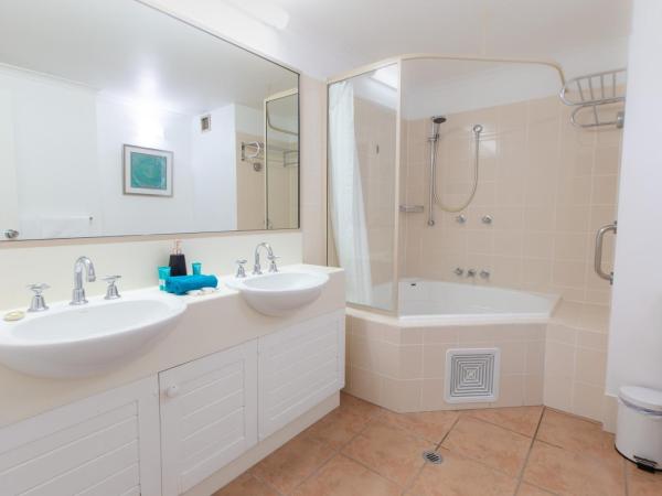 Sonia's At Ramada Resort Free Wifi & Netflix : photo 1 de la chambre chambre lit king-size deluxe