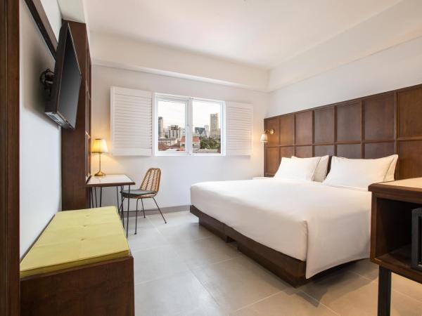 Kampi Hotel Tunjungan - Surabaya : photo 2 de la chambre champs room hollywood