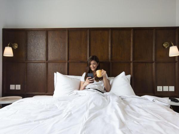 Kampi Hotel Tunjungan - Surabaya : photo 3 de la chambre champs room hollywood