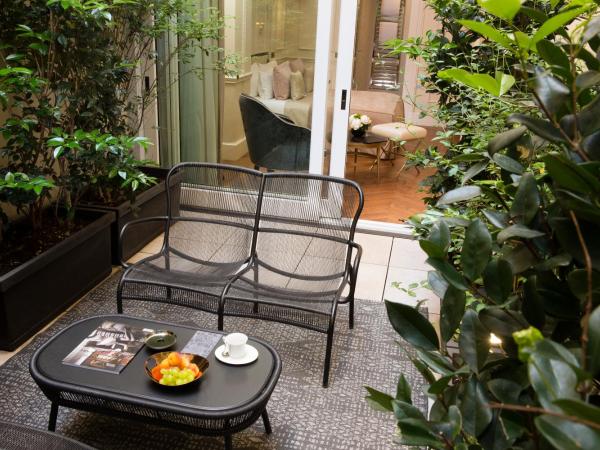 Le Narcisse Blanc : photo 2 de la chambre chambre double de luxe avec patio