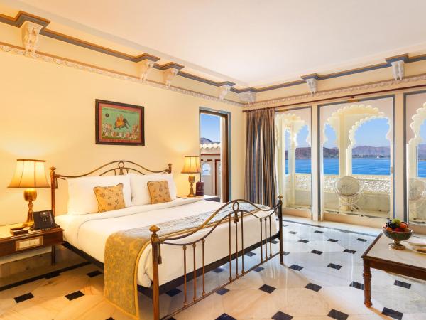 Shiv Niwas Palace by HRH Group of Hotels : photo 1 de la chambre suite avec vue sur lac