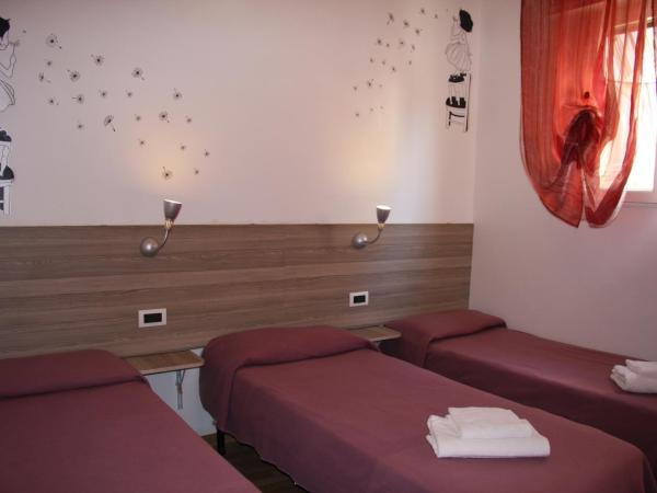 Hotel Adelchi : photo 1 de la chambre chambre familiale avec salle de bains