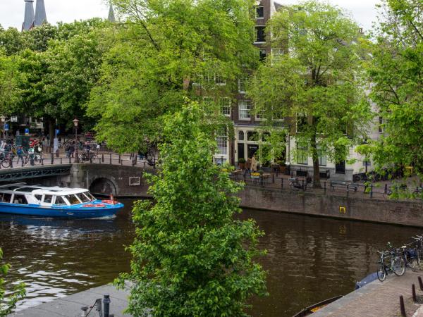 Max Brown Hotel Canal District, part of Sircle Collection : photo 7 de la chambre petite chambre double - vue sur canal