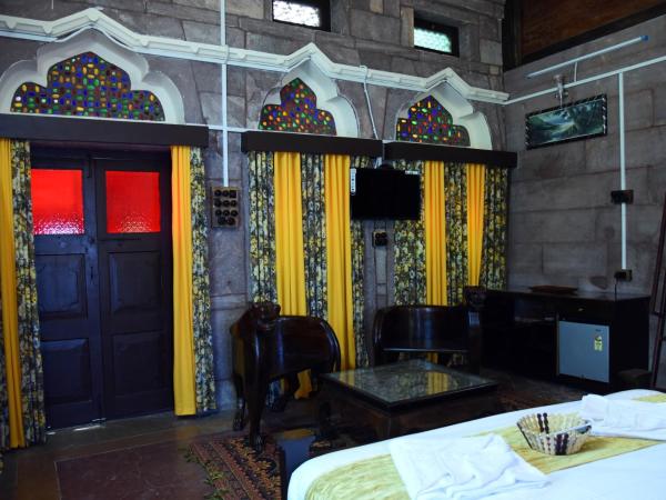 The Thikana Heritage : photo 3 de la chambre suite lit king-size avec balcon