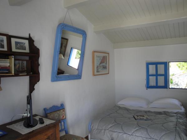 Le Buzet Bleu Bed & Breakfast : photo 6 de la chambre chambre double supérieure avec vue sur le port